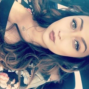 Meet your Posher, Alma